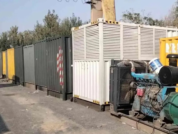 南宝镇200KW柴油发电机机组每小时油耗是多少？